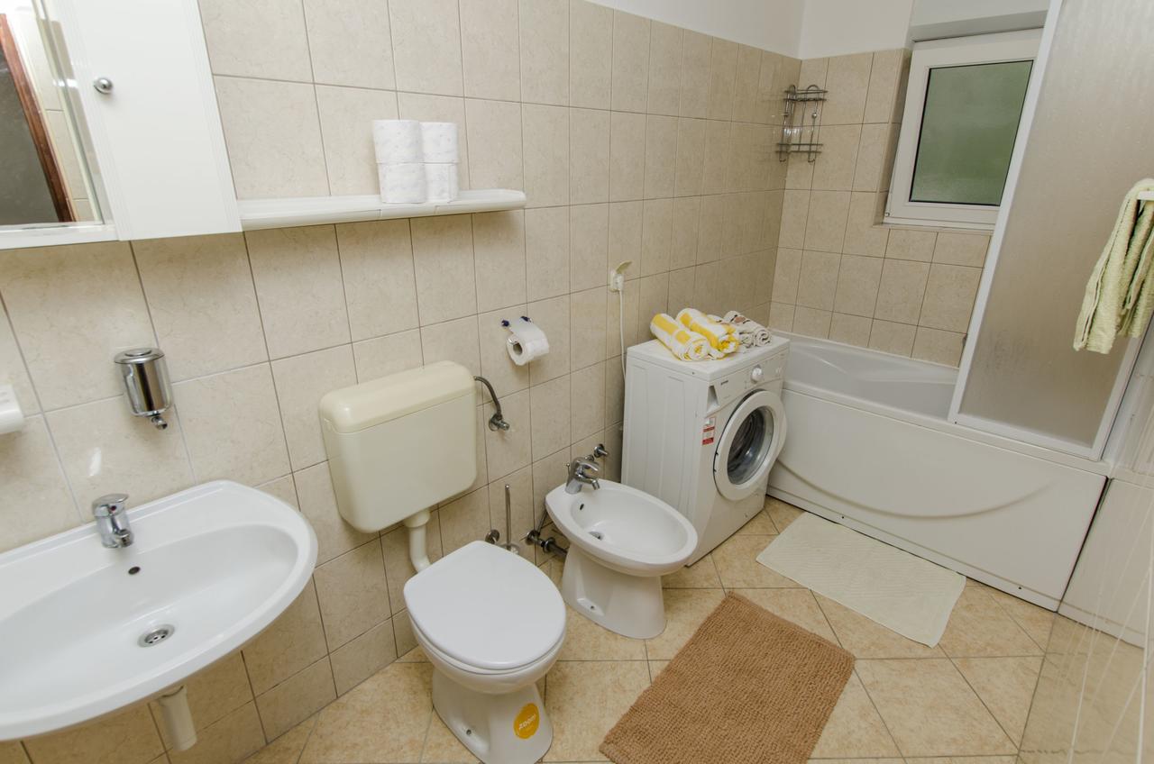 Apartment Danijela Primosten Bagian luar foto